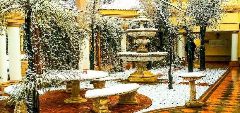 پانسیون Caesars Guesthouse & Conference Centre