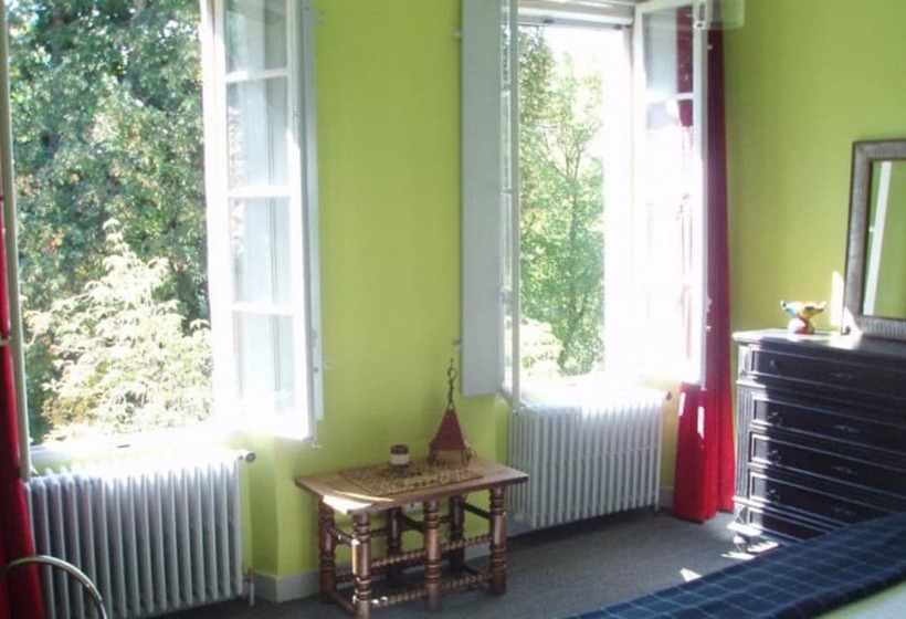 مبيت وإفطار Chateau De Laric