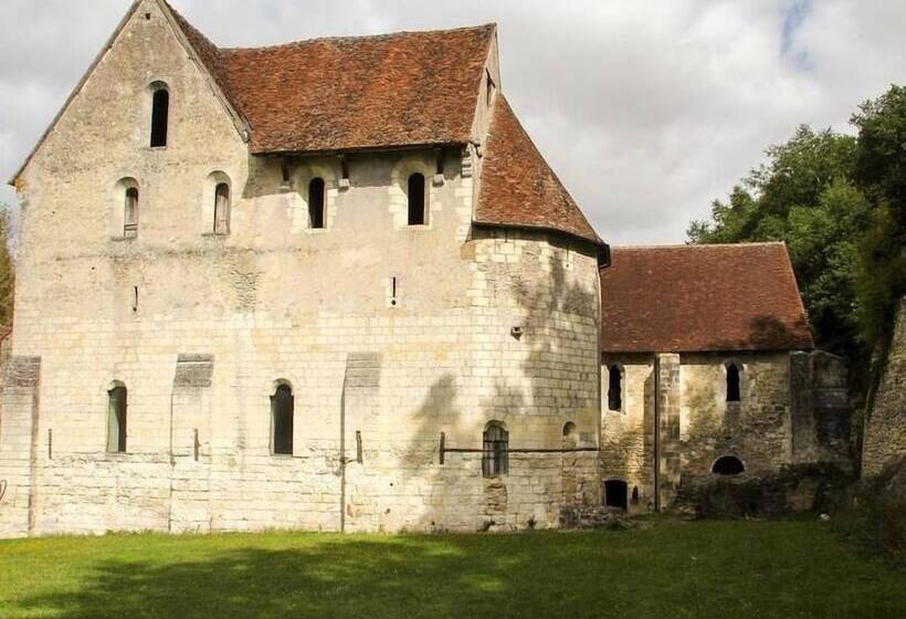 צימר Chateau Monastere De La Corroirie