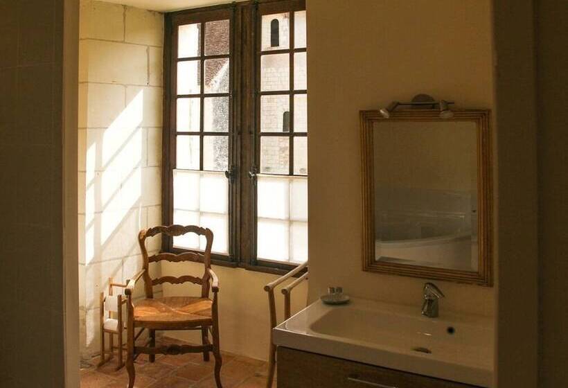 צימר Chateau Monastere De La Corroirie