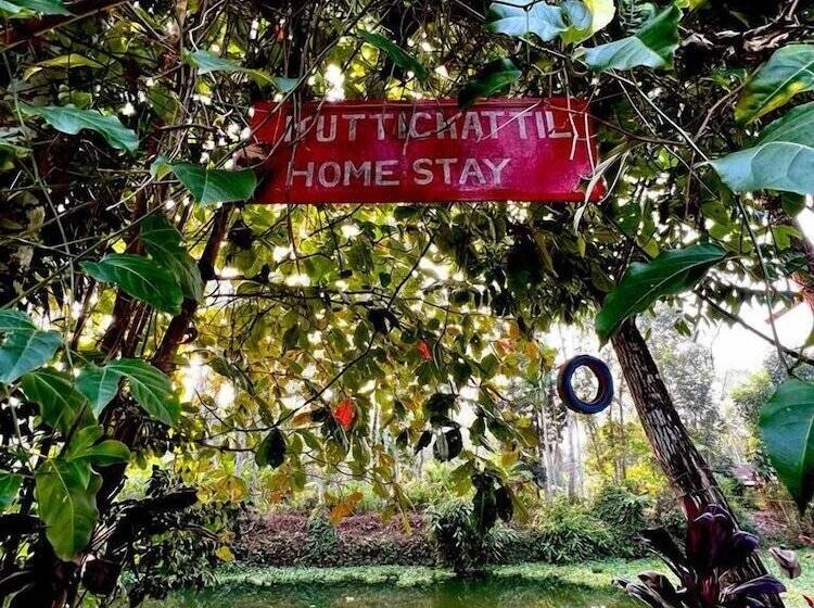 ベッドアンドブレックファースト Kuttickattil Gardens Homestay