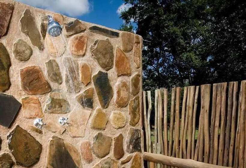 Caracal Lodge