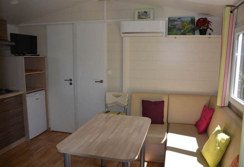 فندق Camping Les Chenes Clairs