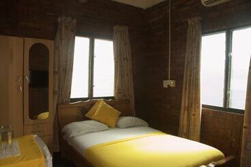 هتل Joy Family Lodge