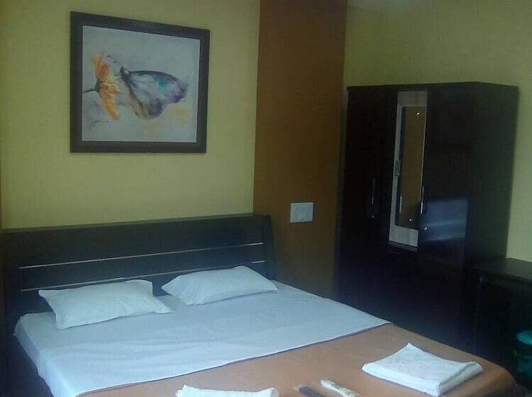 호텔 Neelisha River Front Inn