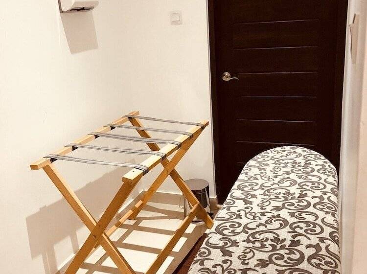 בית מלון כפרי Nethmini Regency