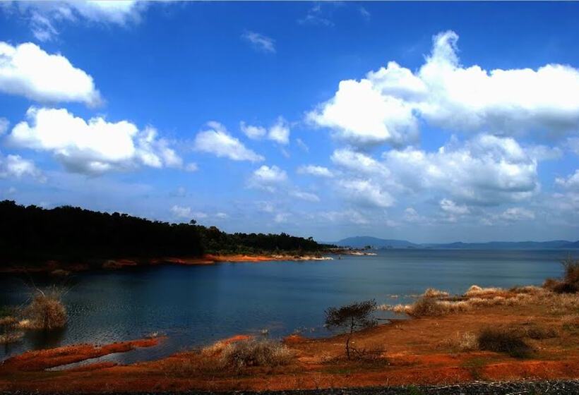 酒店 Regenta Resort Century