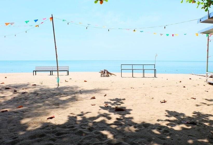 酒店 Tharadol Beach Resort