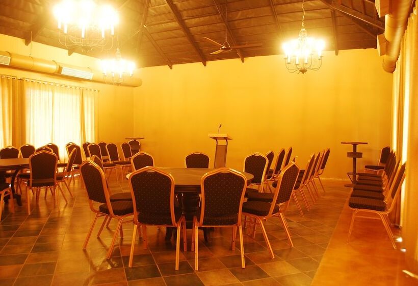 בית מלון כפרי Vannraj Resort And Spa