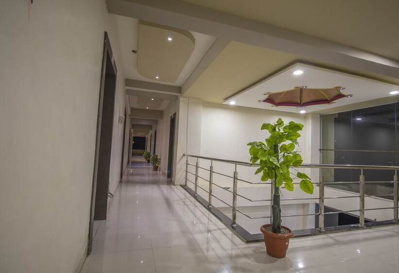 בית מלון כפרי Yogiraj Palace