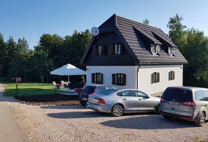 پانسیون Plitvice Lakes Villa Mija