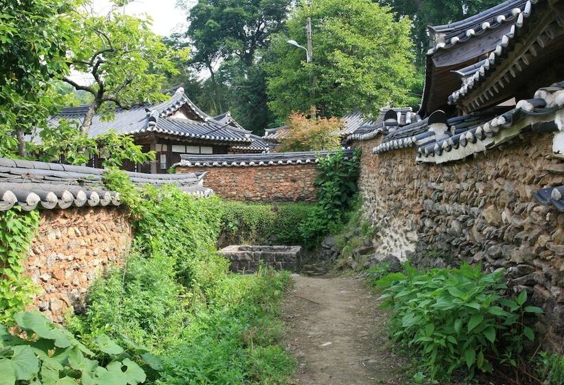 بنسيون Yi Jin Rae S Historic House
