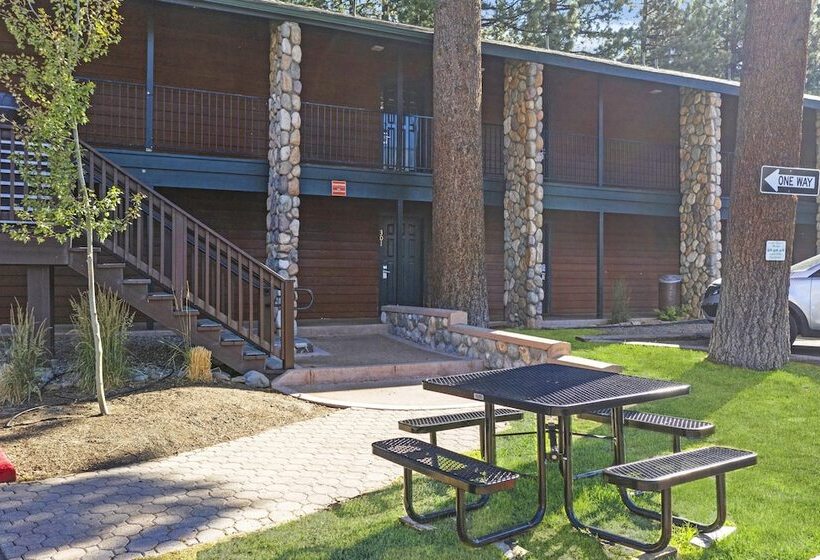 هتل 3 Peaks Resort & Beach Club