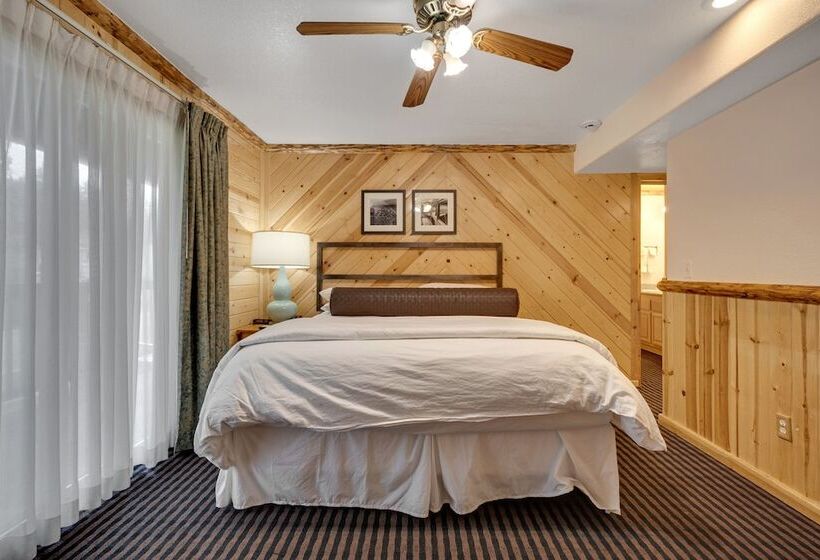 هتل 3 Peaks Resort & Beach Club