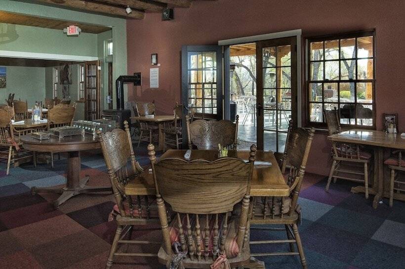 Отель Abiquiu Inn
