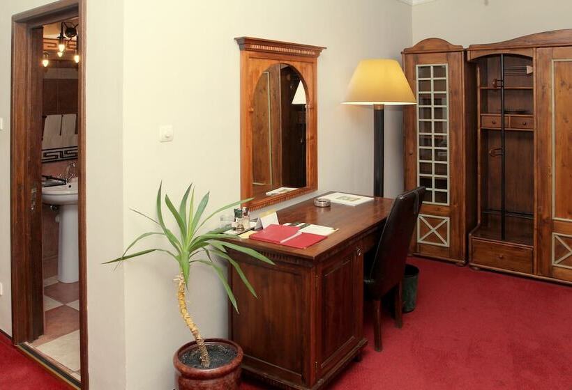 هتل Arc De Triomphe By Residence S