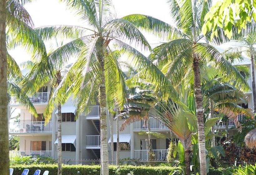 هتل Cairns Beach Resort