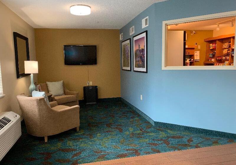 هتل Candlewood Suites Raleigh Crabtree, An Ihg