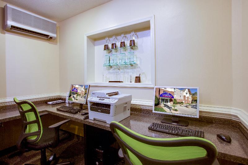 هتل Candlewood Suites Raleigh Crabtree, An Ihg