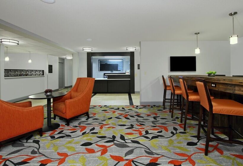 هتل Candlewood Suites Rogers Bentonville, An Ihg