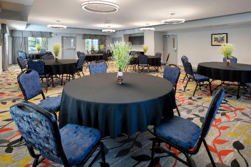 هتل Candlewood Suites Rogers Bentonville, An Ihg