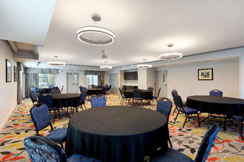 هتل Candlewood Suites Rogers Bentonville, An Ihg