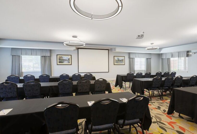 هتل Candlewood Suites Rogers Bentonville, An Ihg