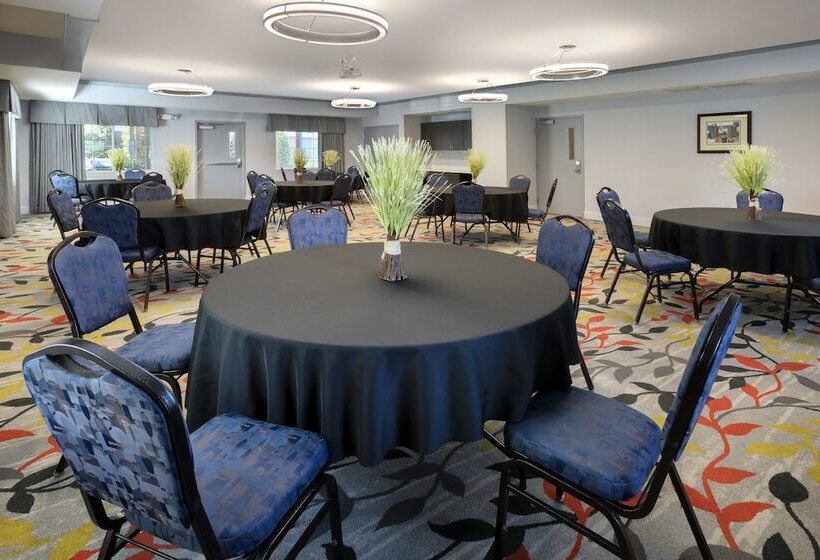 هتل Candlewood Suites Rogers Bentonville, An Ihg