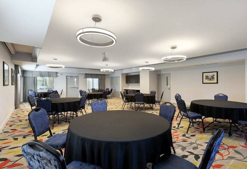 هتل Candlewood Suites Rogers Bentonville, An Ihg