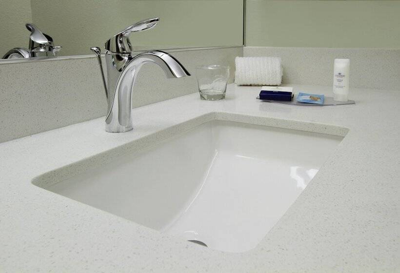 هتل Candlewood Suites Rogers Bentonville, An Ihg