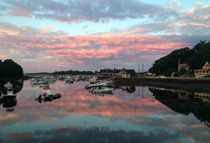 Hotel Cohasset Harbor Resort