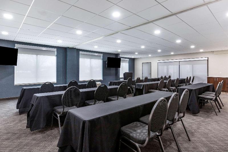 هتل Comfort Inn & Suites Grand Blanc Flint