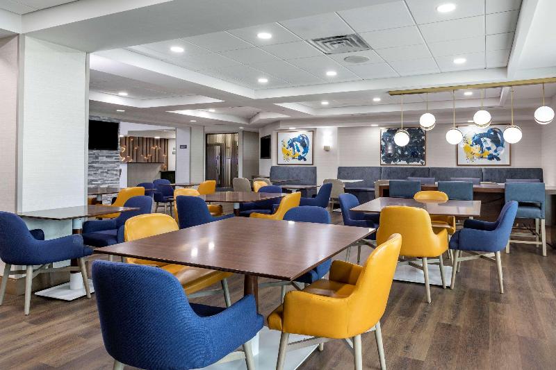 هتل Comfort Inn & Suites Grand Blanc Flint