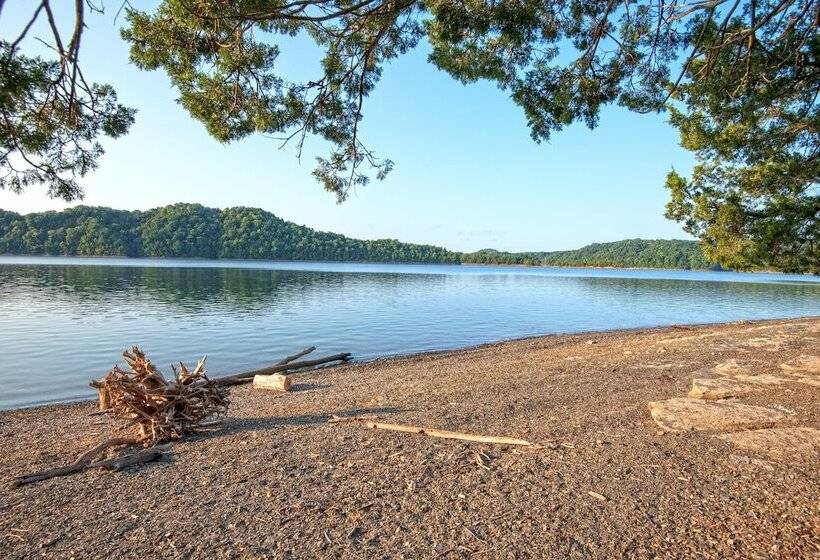 ホテル Dale Hollow Lake State Resort Park
