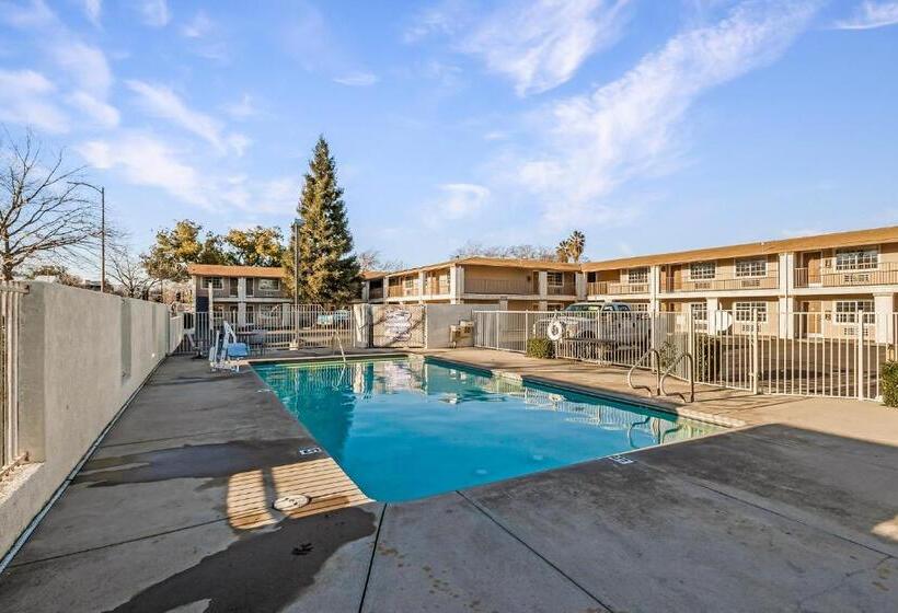 هتل Heritage Inn Express Chico