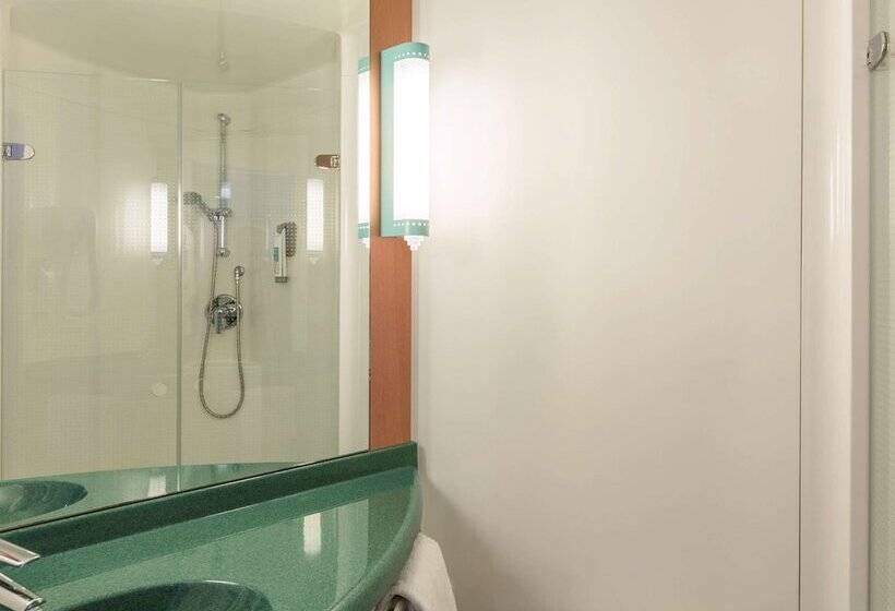 Отель Ibis Lyon Caluire Cité Internationale