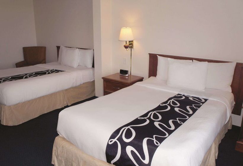 هتل La Quinta Inn & Suites By Wyndham Omaha Airport Downtown
