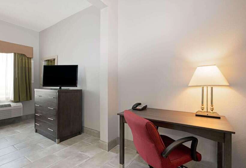 هتل La Quinta Inn & Suites By Wyndham Omaha Airport Downtown