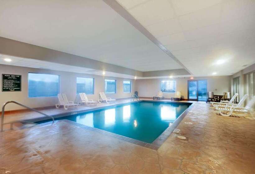 هتل La Quinta Inn & Suites By Wyndham Omaha Airport Downtown