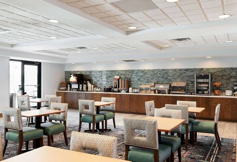 هتل La Quinta Inn & Suites By Wyndham Omaha Airport Downtown