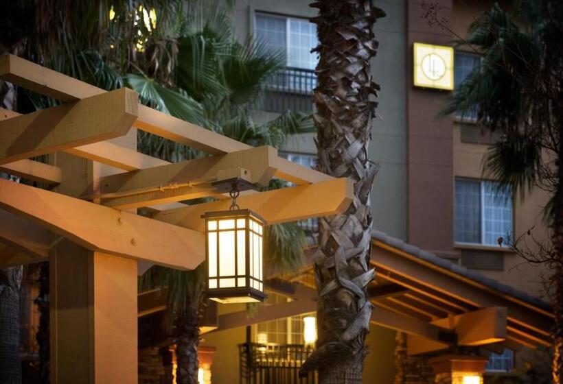 هتل Larkspur Landing Extended Stay Suites Roseville