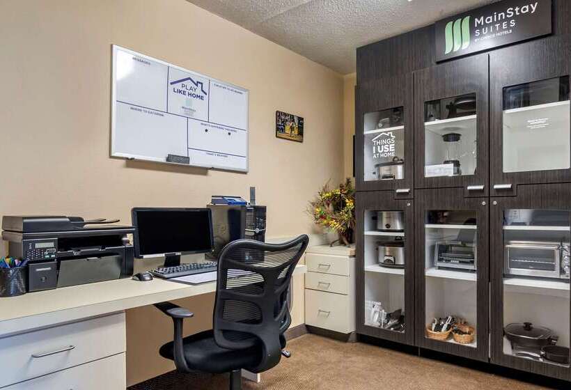 هتل Mainstay Suites Emporia