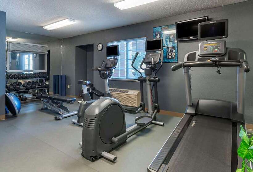 هتل Mainstay Suites Emporia