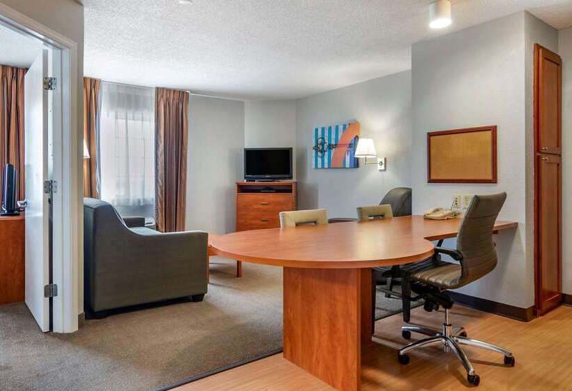 هتل Mainstay Suites Emporia