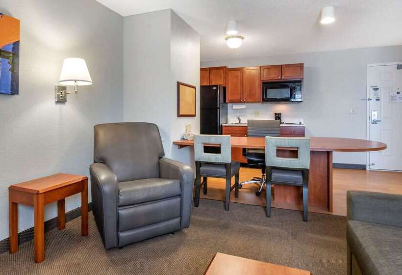 هتل Mainstay Suites Emporia