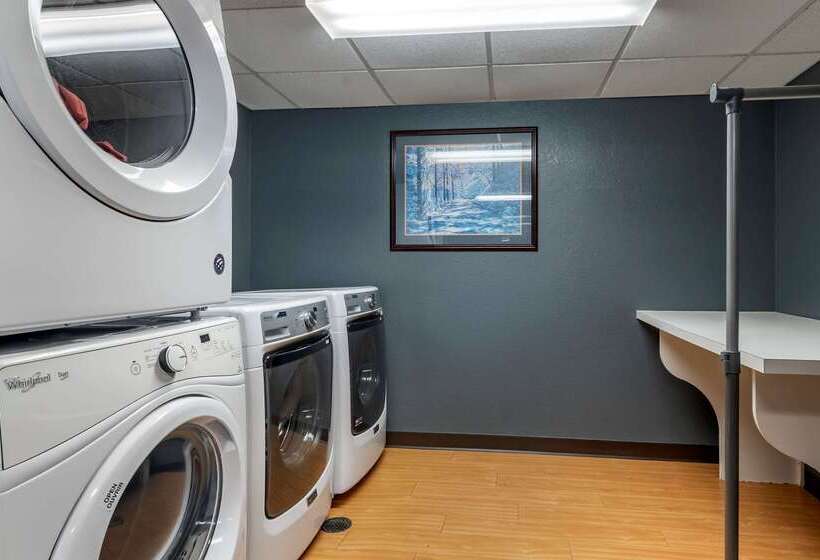 هتل Mainstay Suites Emporia