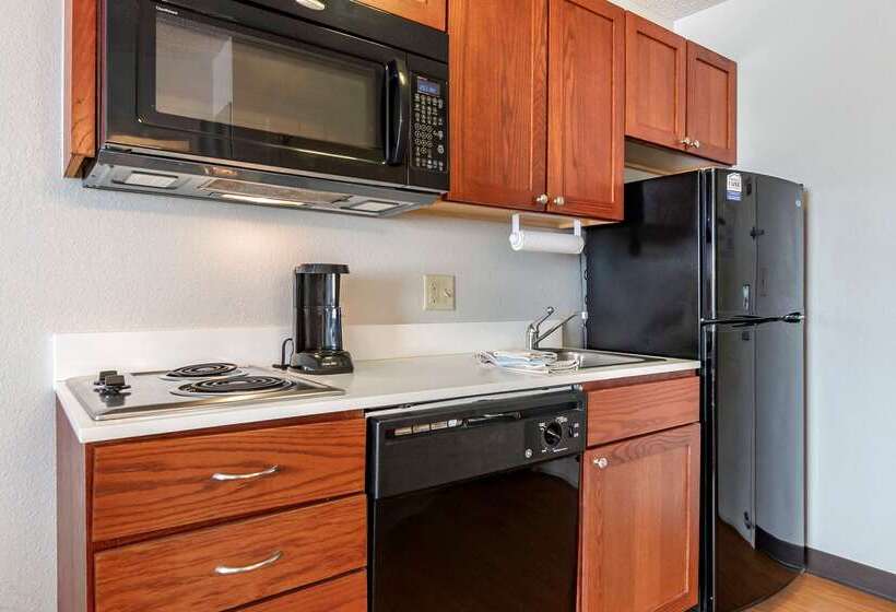 هتل Mainstay Suites Emporia