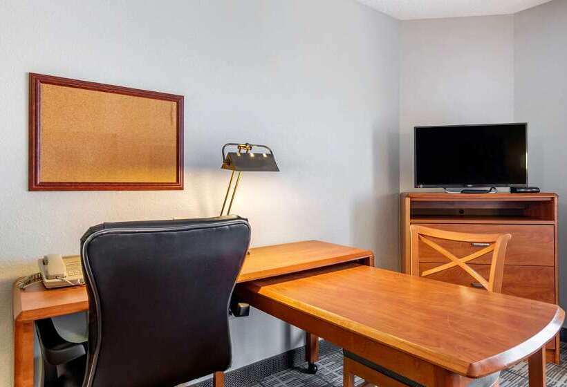 هتل Mainstay Suites Emporia
