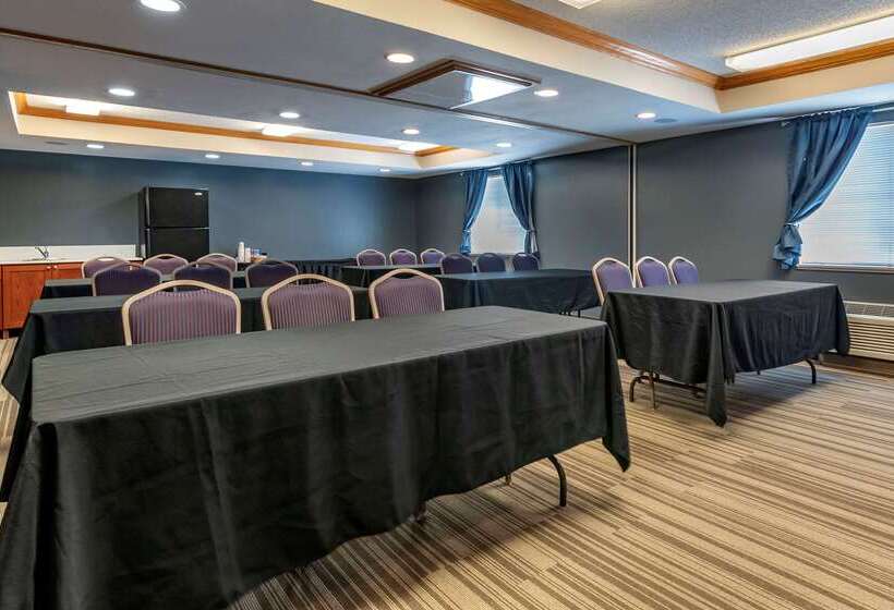 هتل Mainstay Suites Emporia