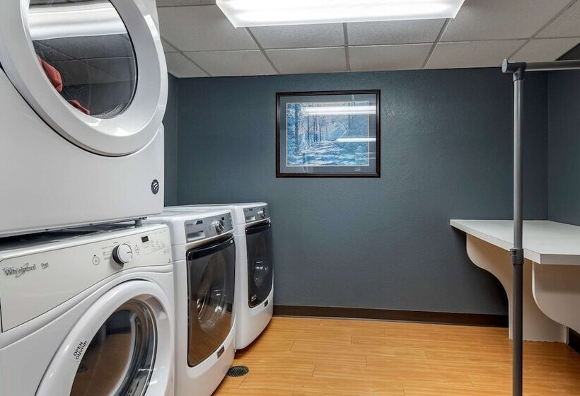 هتل Mainstay Suites Emporia